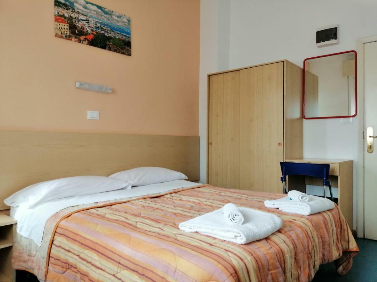 Hotel Manolita Rimini Exterior foto